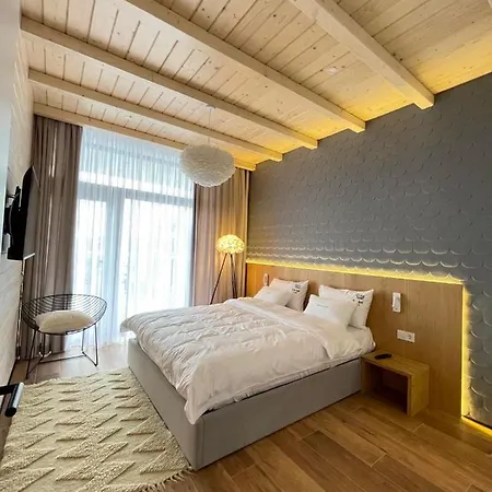 Be Be - Premium Jacuzi & Private Pool Bukovel