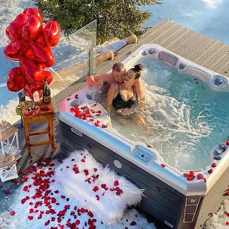 Be Be - Premium Jacuzi & Private Pool Chalet Bukovel