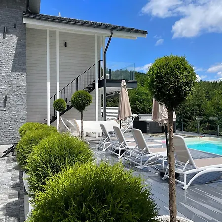 Be Be - Premium Jacuzi & Private Pool Chalet Bukowel
